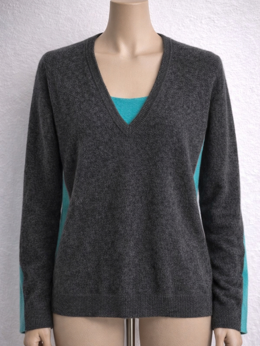 Aqua Cashmere 100% Cashmere Sweater V-Neck Gray Teal Size M Soft